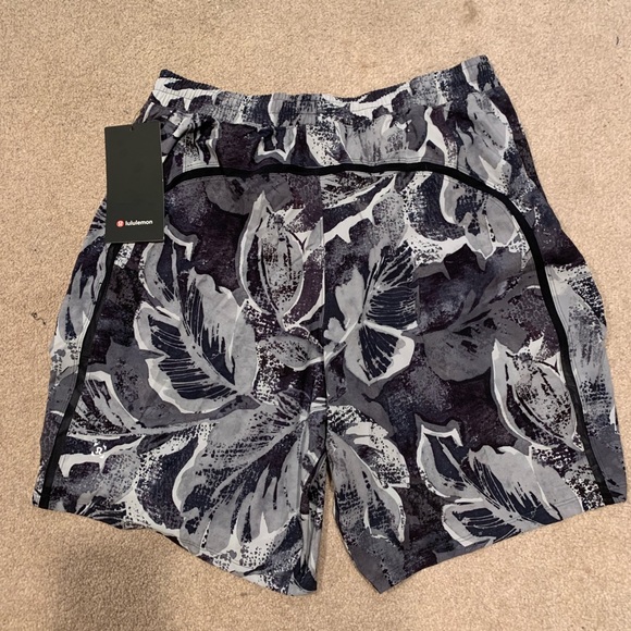 lululemon athletica Other - Men’s Lululemon 9” Lined Pace Breaker Short Size L